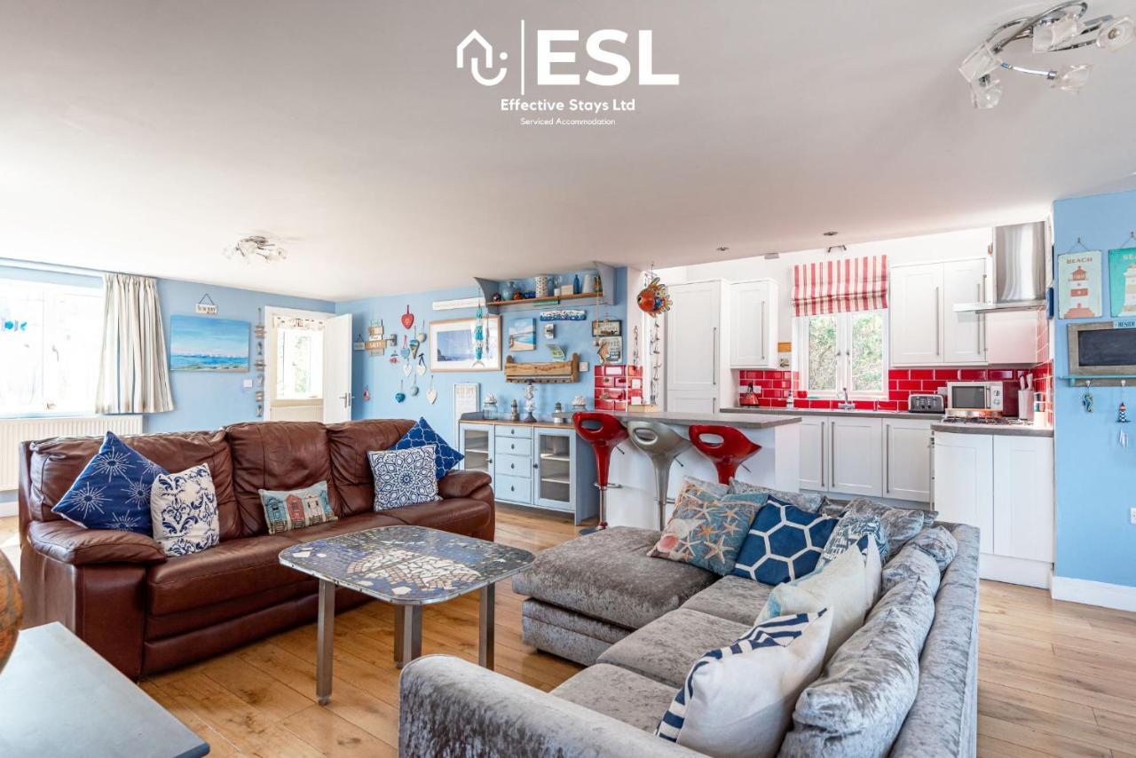 Beautiful En Suite 5 Bedroom Home With Sea Views Нюкий Екстериор снимка