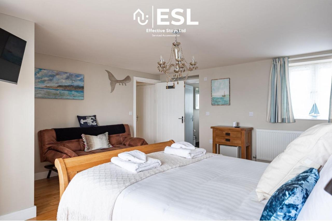 Beautiful En Suite 5 Bedroom Home With Sea Views Нюкий Екстериор снимка